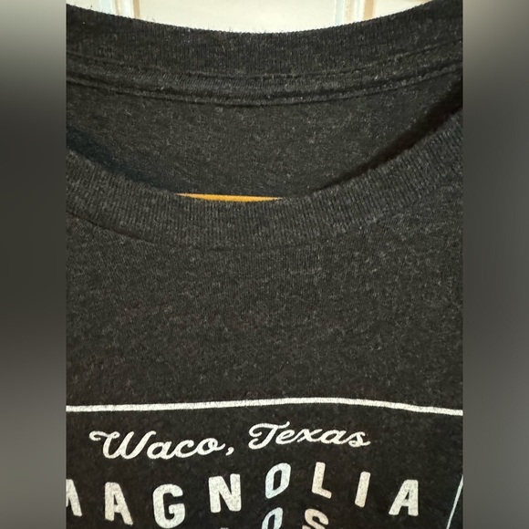 Magnolia Silos charcoal graphic tee - Picture 4 of 5